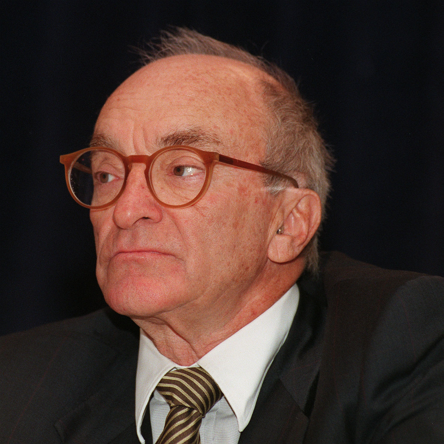 Toys 'R' Us founder Charles Lazarus dies at 94 as company closes stores